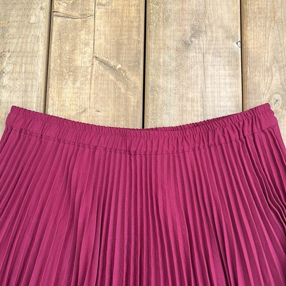 Club Monaco Skirt - Picture 4 of 10